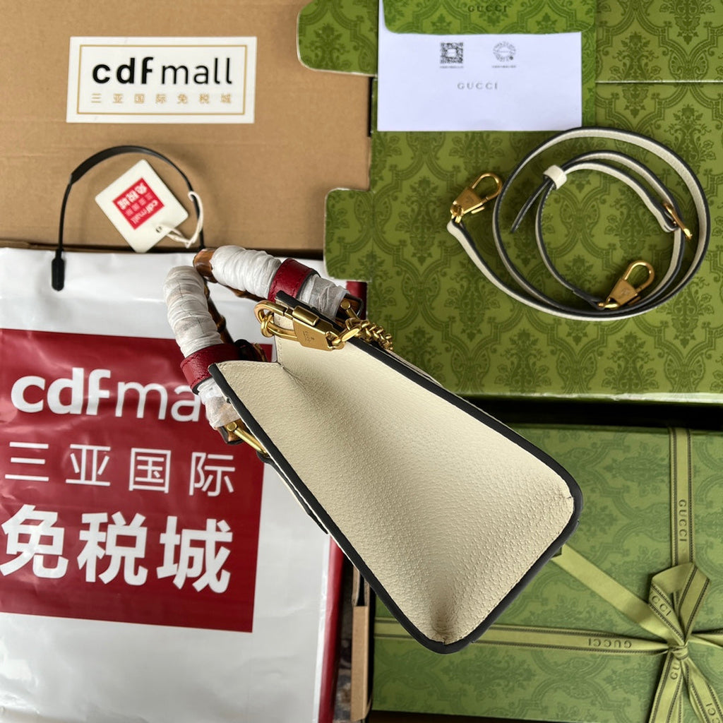 DIANA BAMBOO SHOULDER BAG 27 IN WHITE CALFSKIN GOLD HARDWARE