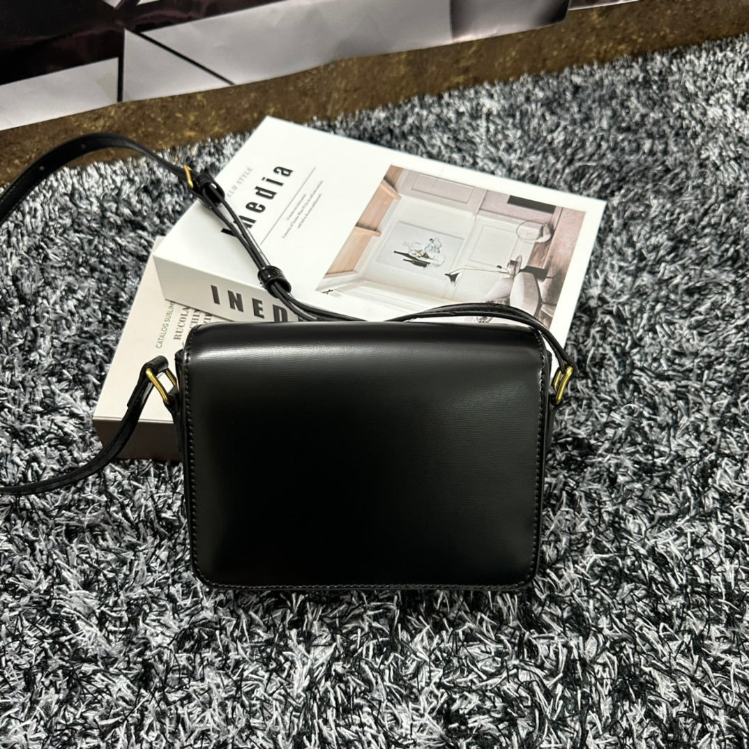 TRIOMPHE TEEN 18 BLACK COWHIDE LEATHER