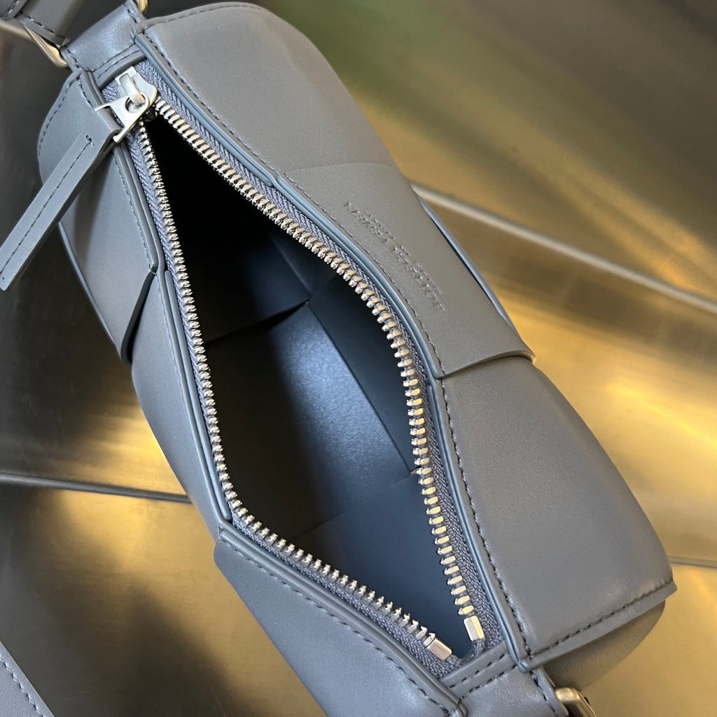 SMALL CYLINDER CASSETTE 21 IN LAVA GRAY CALFSKIN