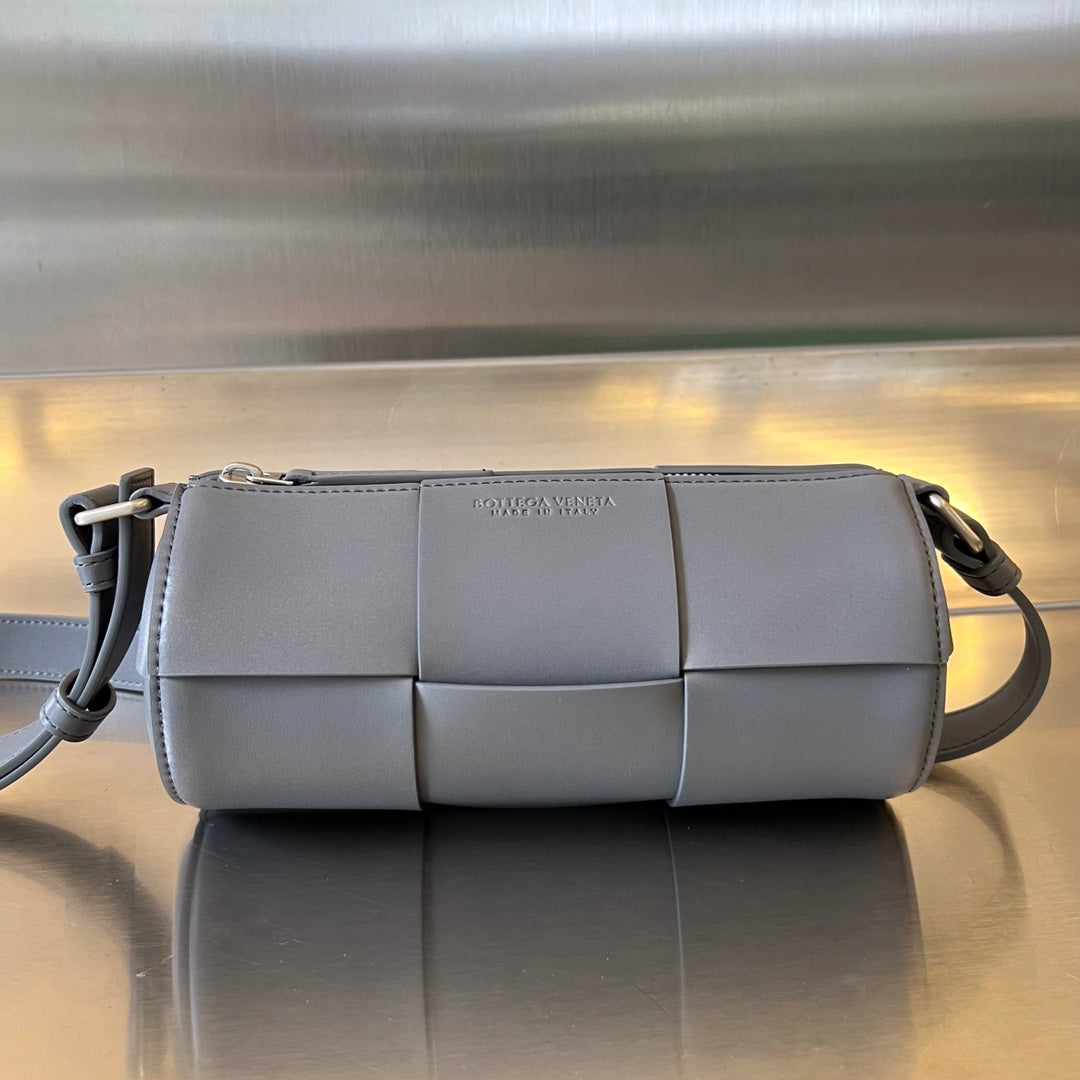 SMALL CYLINDER CASSETTE 21 IN LAVA GRAY CALFSKIN