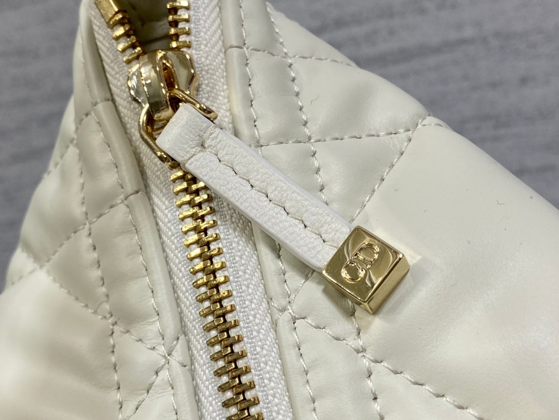 TRAVEL NOMAD POUCH 22 IN WHITE MACROCANNAGE LAMBSKIN GOLD HARDWARE