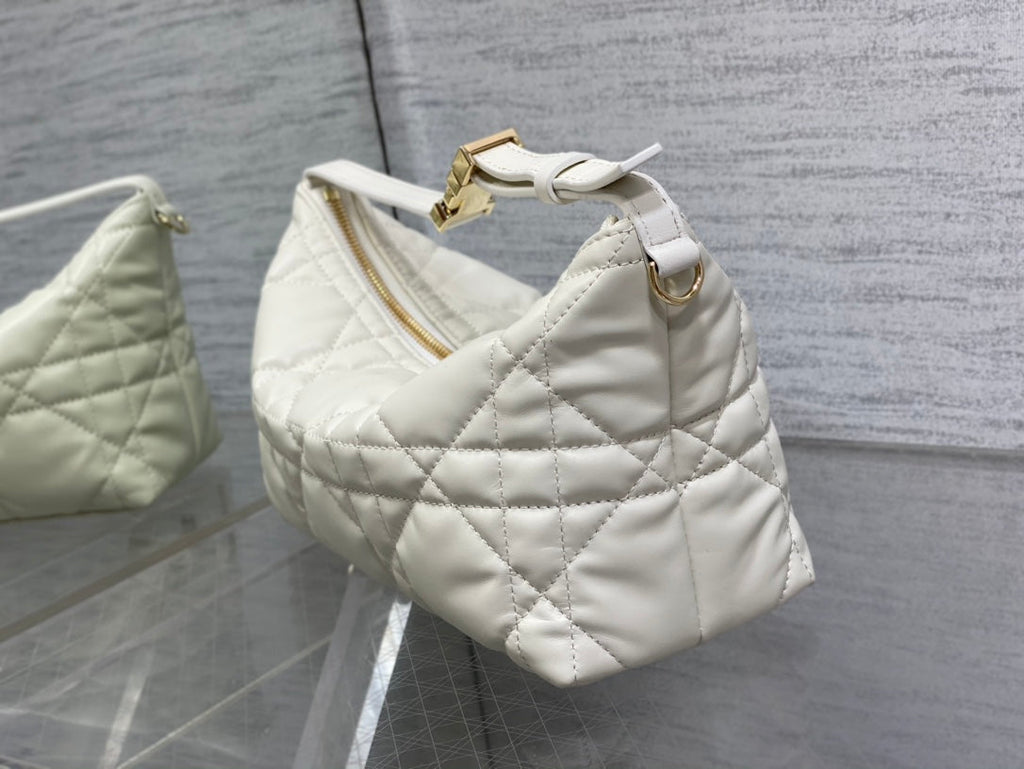 TRAVEL NOMAD POUCH 22 IN WHITE MACROCANNAGE LAMBSKIN GOLD HARDWARE