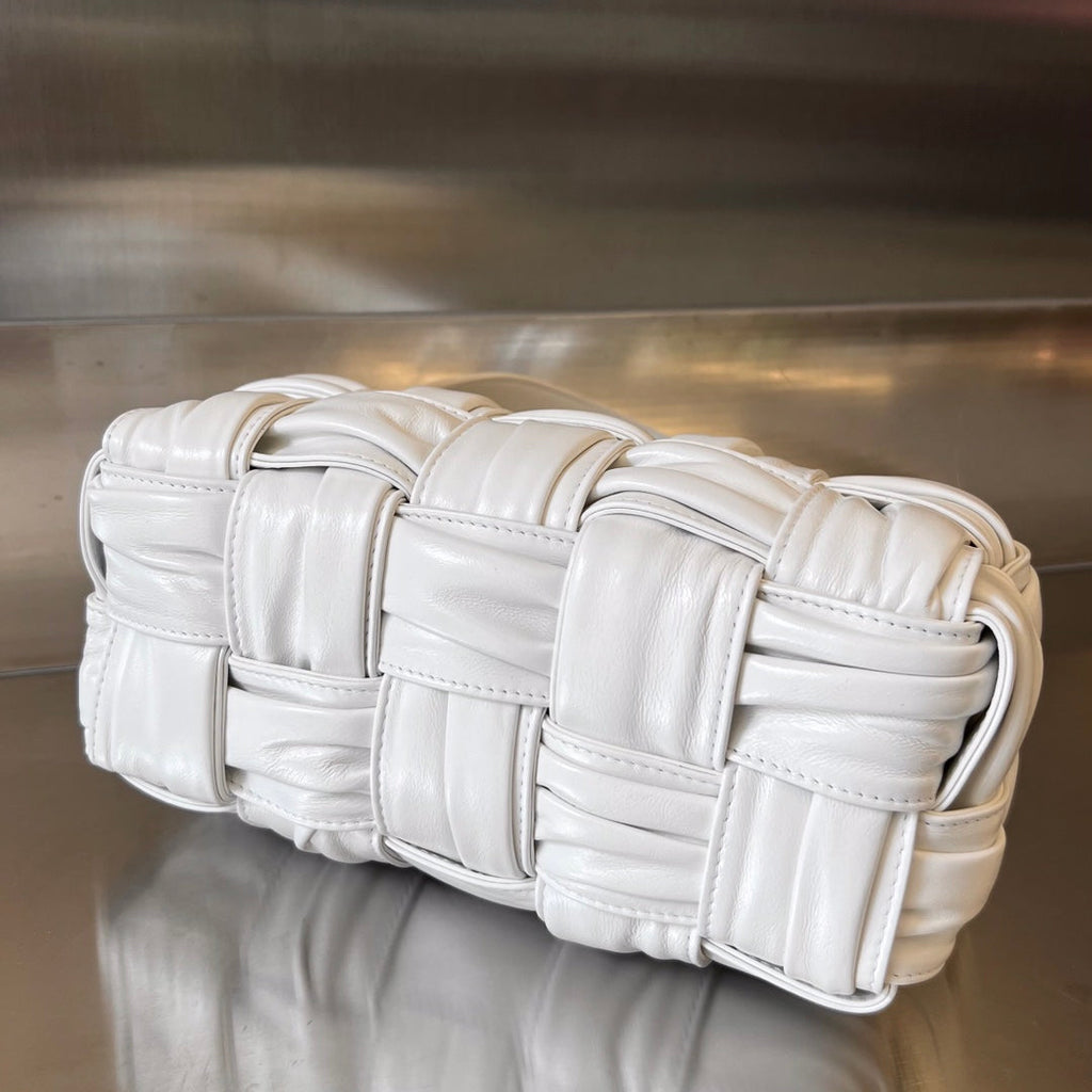 SMALL BRICK CASSETTE 23 IN WHITE SOFT LAMBSKIN