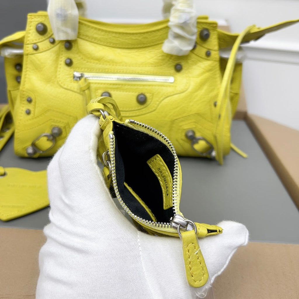 NEO CAGOLE 26 IN WATTLE YELLOW LAMBSKIN