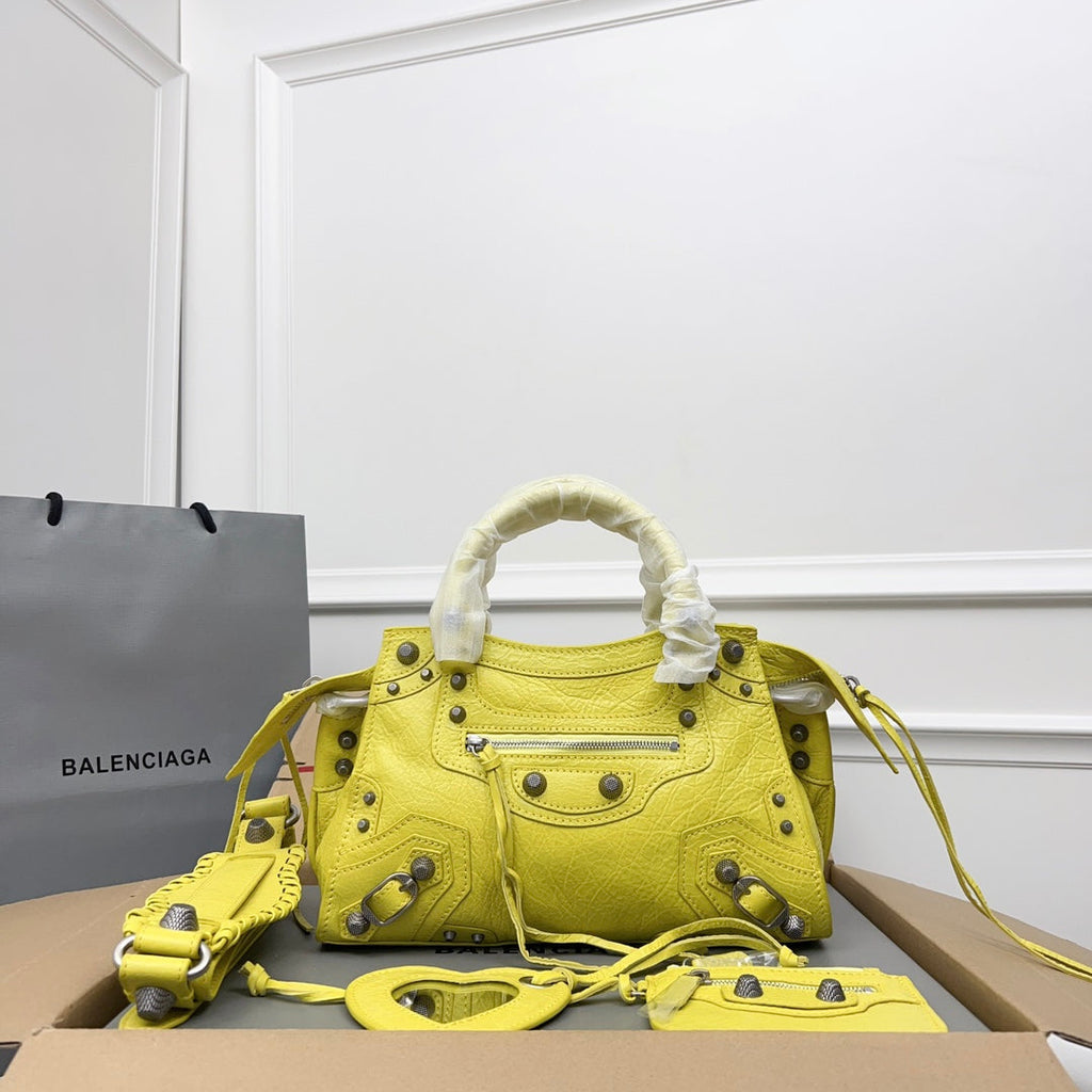 NEO CAGOLE 26 IN WATTLE YELLOW LAMBSKIN