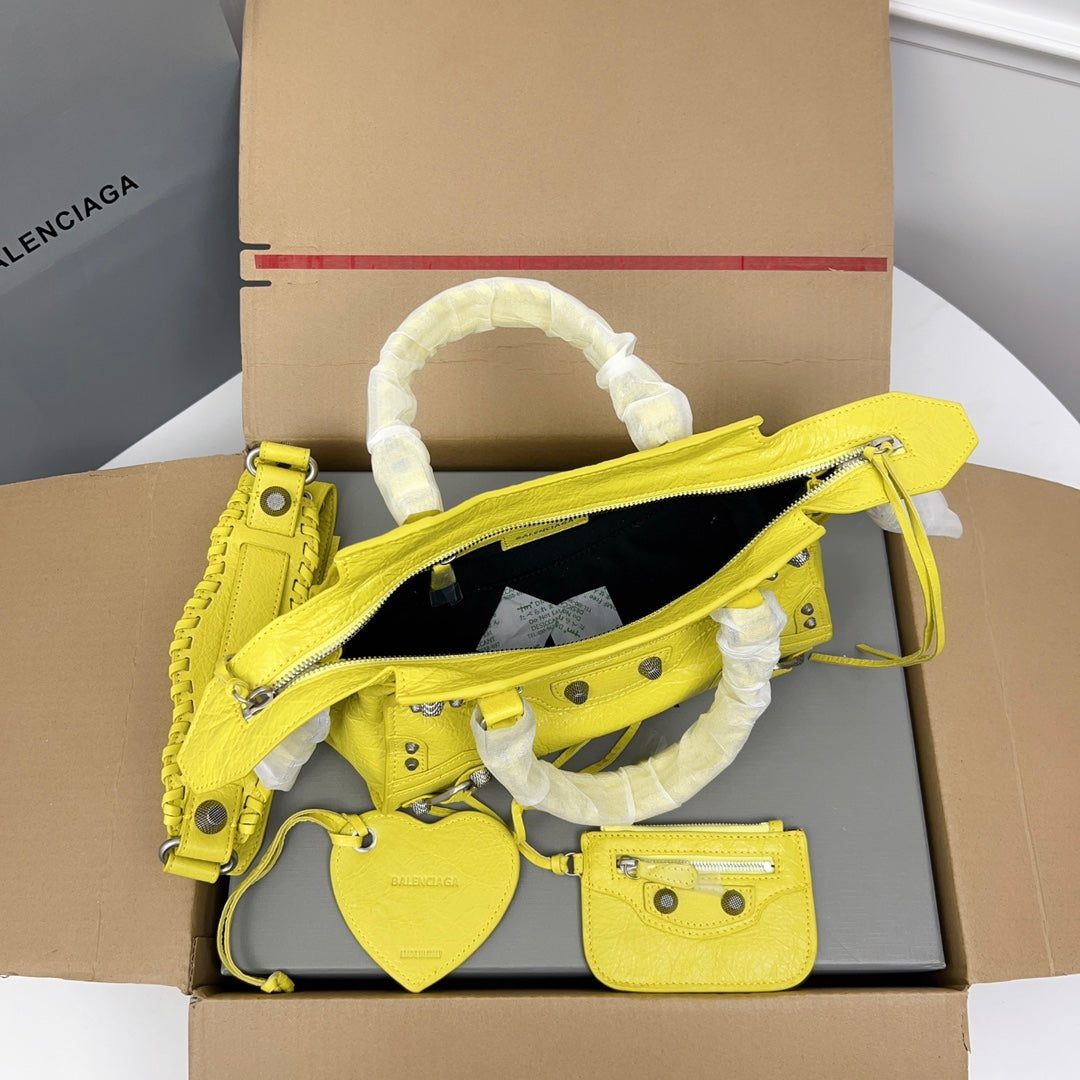 NEO CAGOLE 26 IN WATTLE YELLOW LAMBSKIN