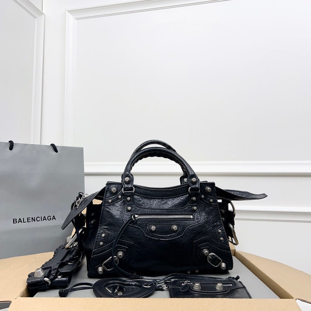 NEO CAGOLE 26 IN BLACK LAMBSKIN