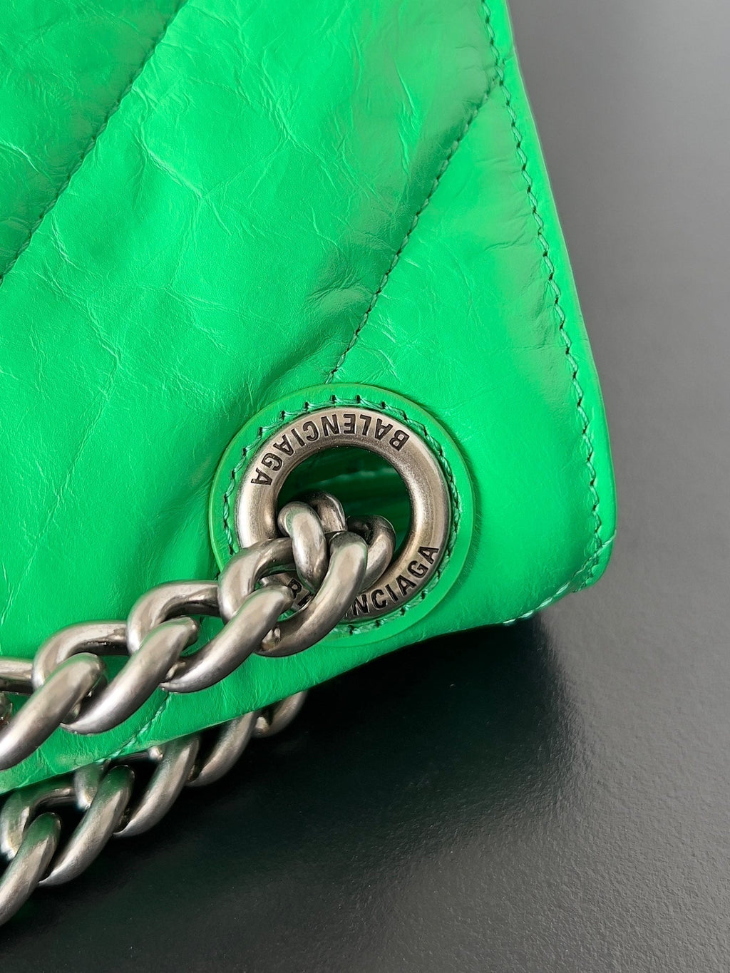 CRUSH CHAINED BAG 32 IN GREEN QUILTED CRUSHED CALFSKIN SILVER HARDWARE