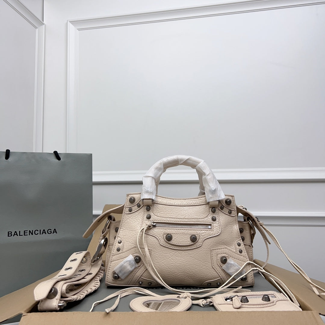NEO CAGOLE 26 IN BEIGE LAMBSKIN