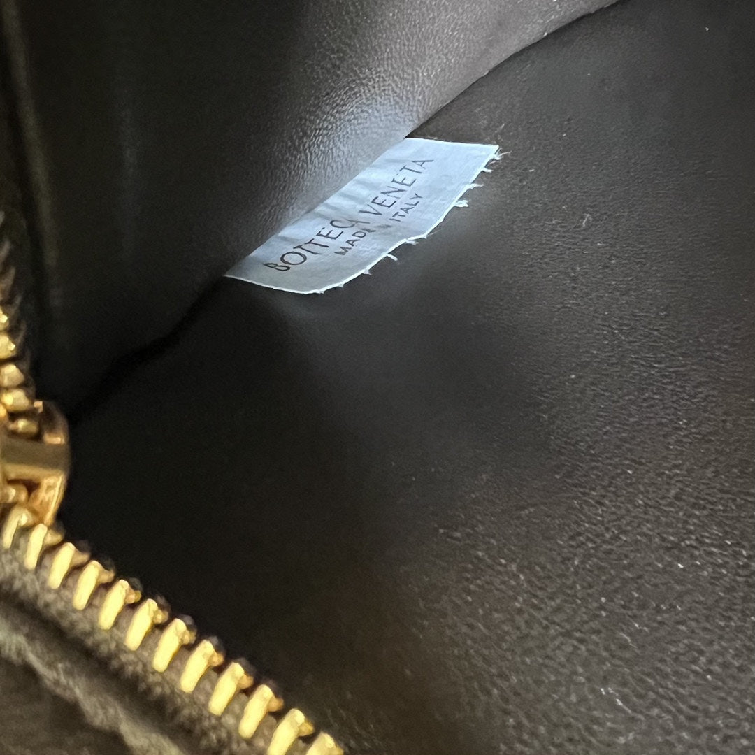SMALL ANDIAMO 29 IN DARK BROWN LAMBSKIN