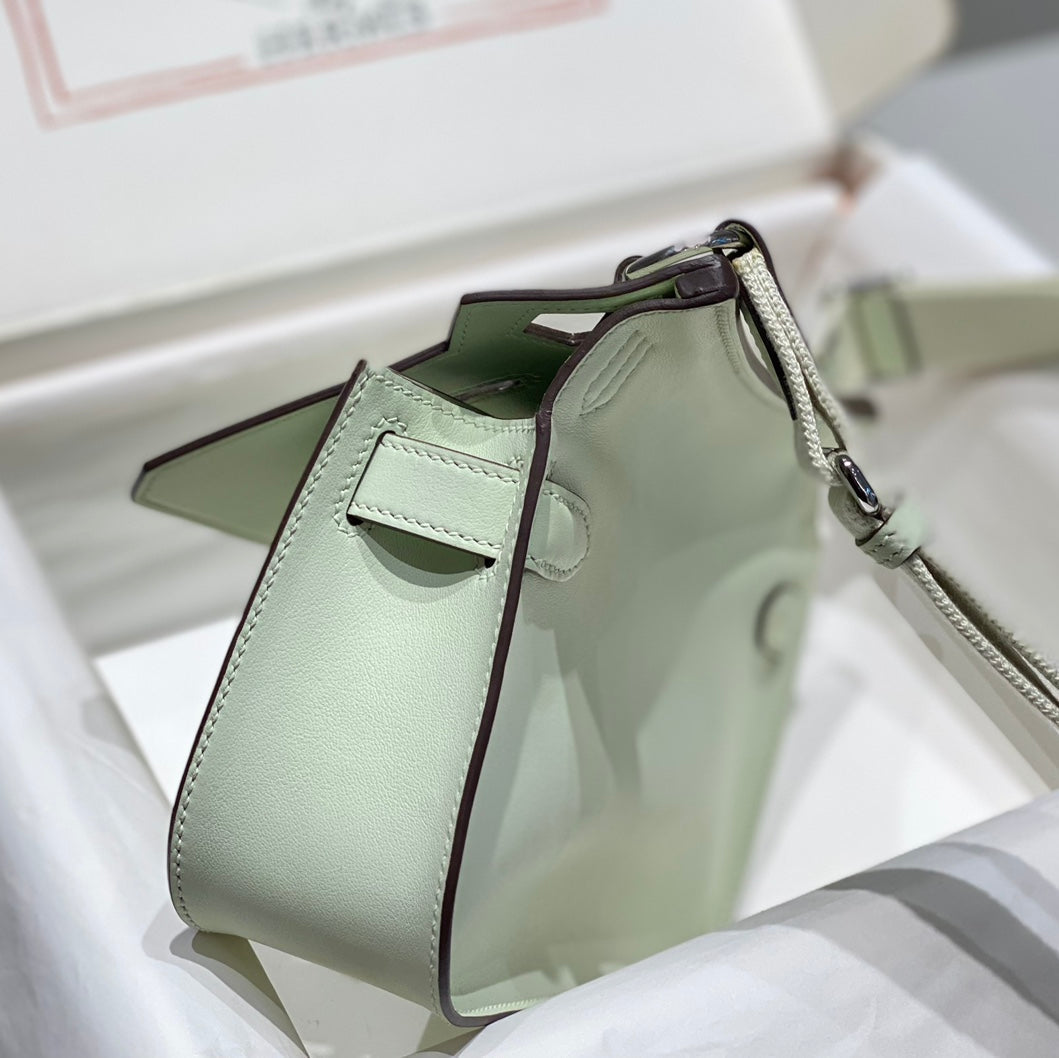 HM JYPSIERE SHOULDER BAG 23 IN LIGHT GREEN CALFSKIN SILVER HARDWARE