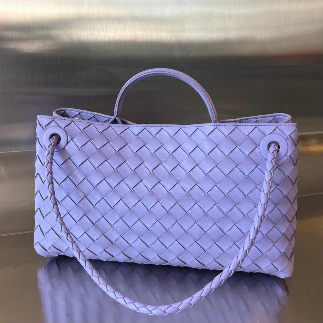SMALL ANDIAMO 29 IN LIGHT PURPLE LAMBSKIN