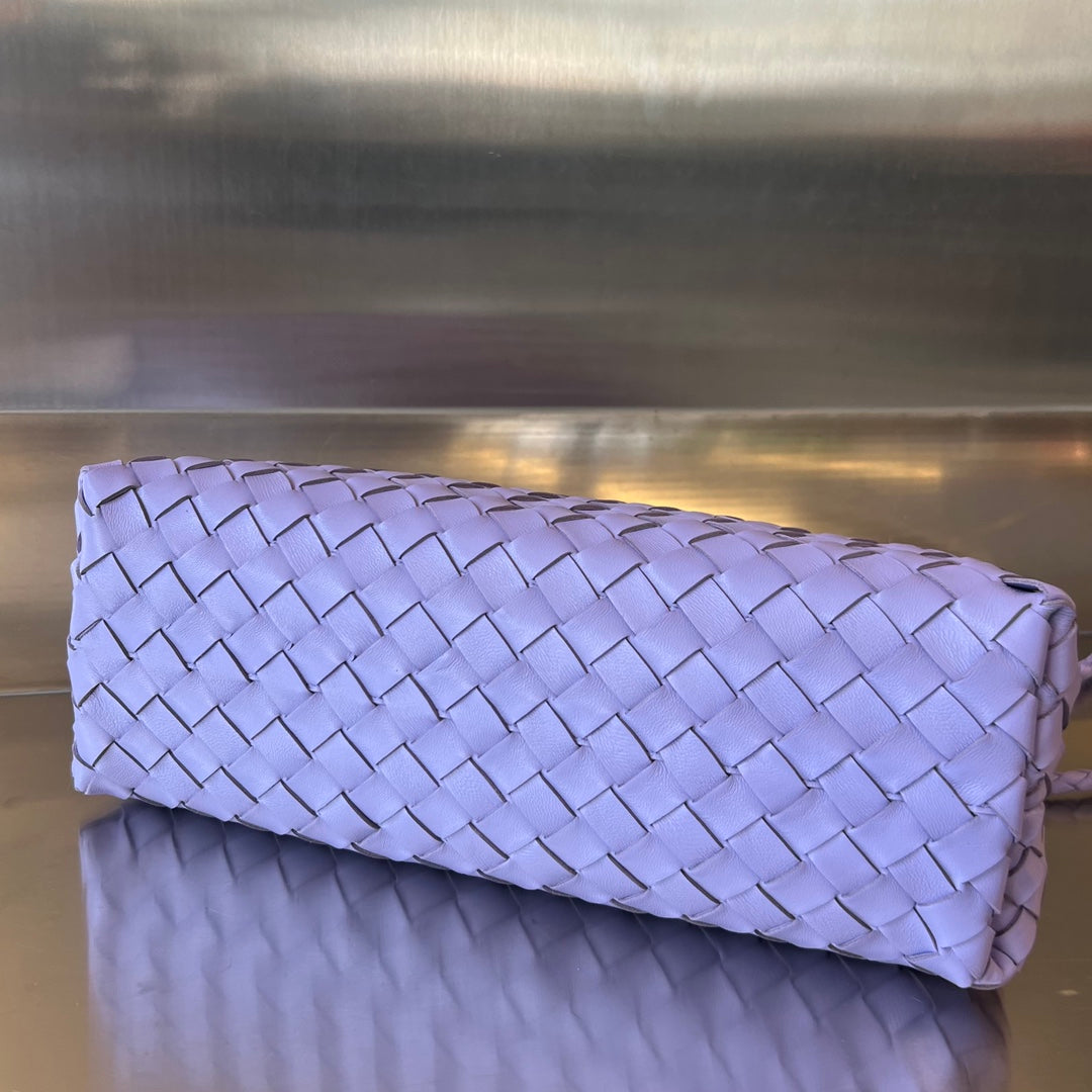 SMALL ANDIAMO 29 IN LIGHT PURPLE LAMBSKIN