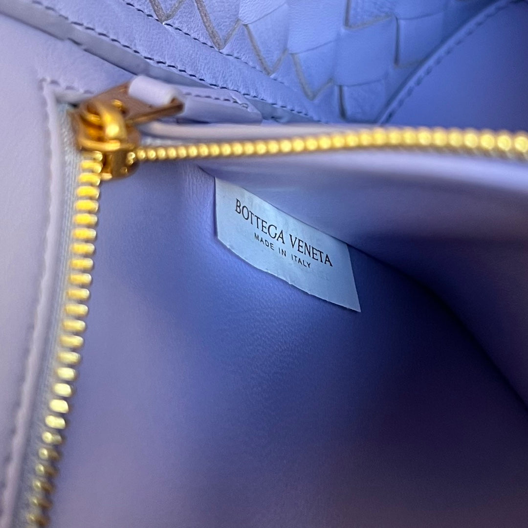 SMALL ANDIAMO 29 IN LIGHT PURPLE LAMBSKIN