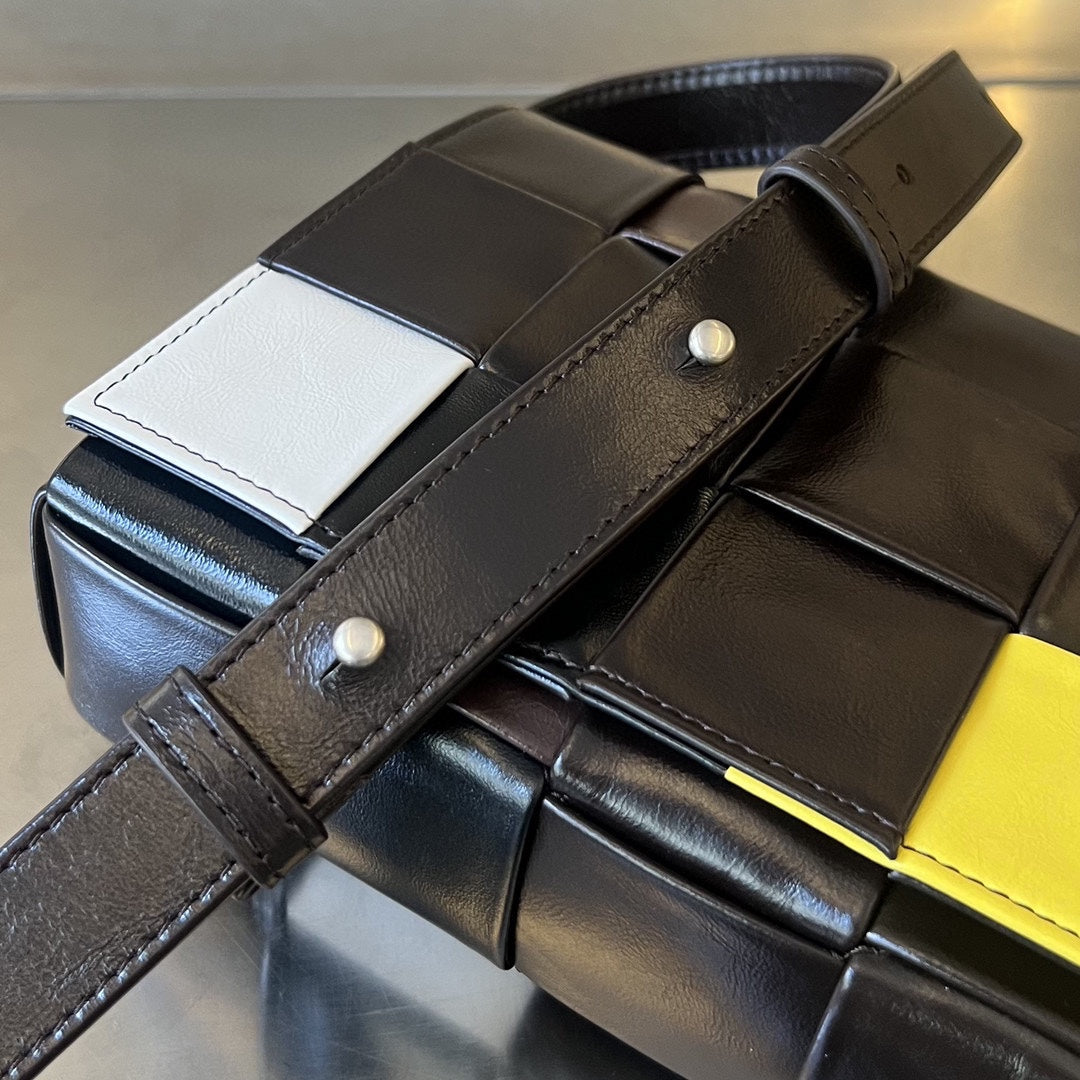 SMALL CASSETTE 23 IN COLORFUL CALFSKIN