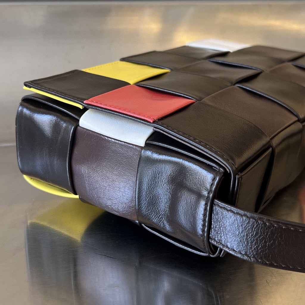 SMALL CASSETTE 23 IN COLORFUL CALFSKIN