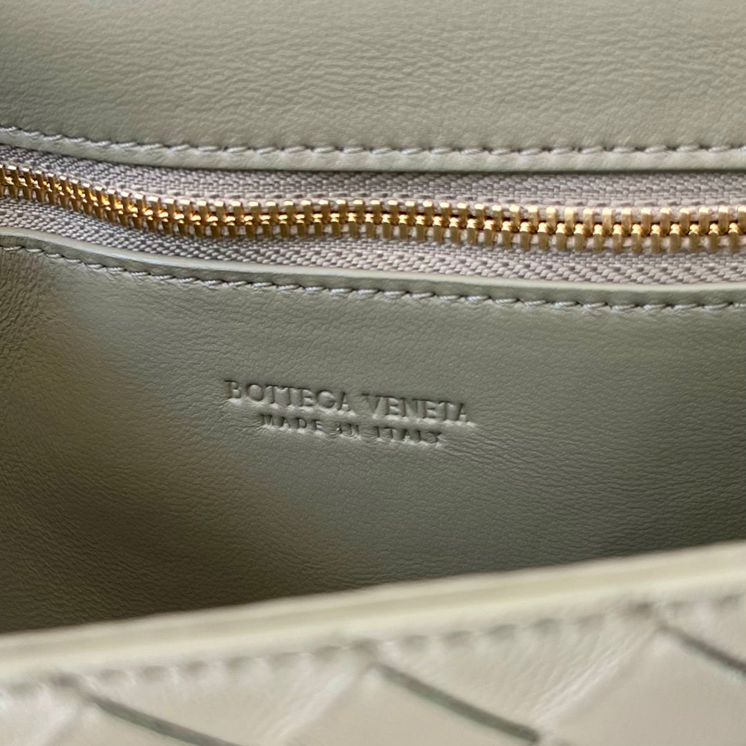 ANDIAMO 21 IN GRAY OLIVE LAMBSKIN