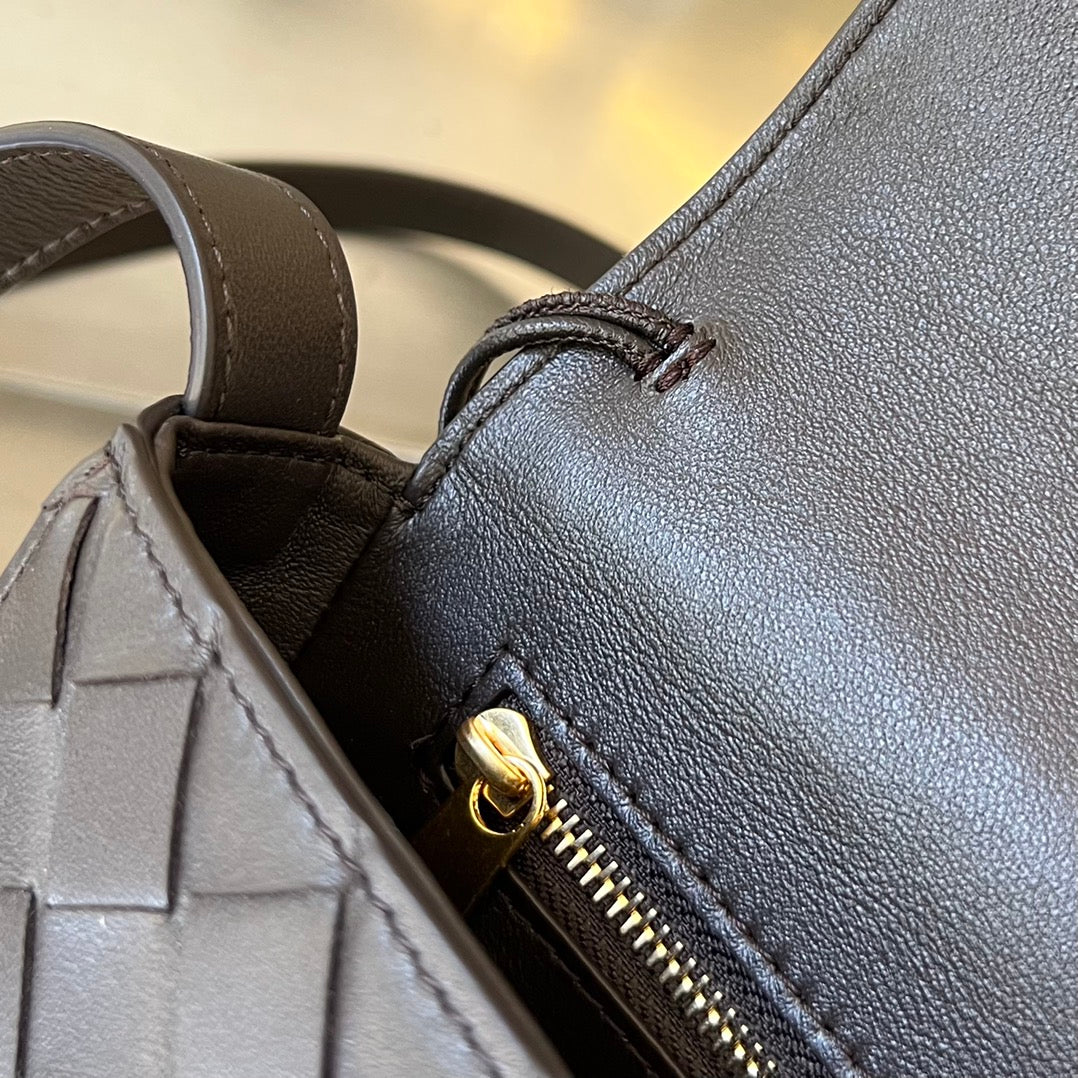 ANDIAMO 21 IN HICKORY BROWN LAMBSKIN