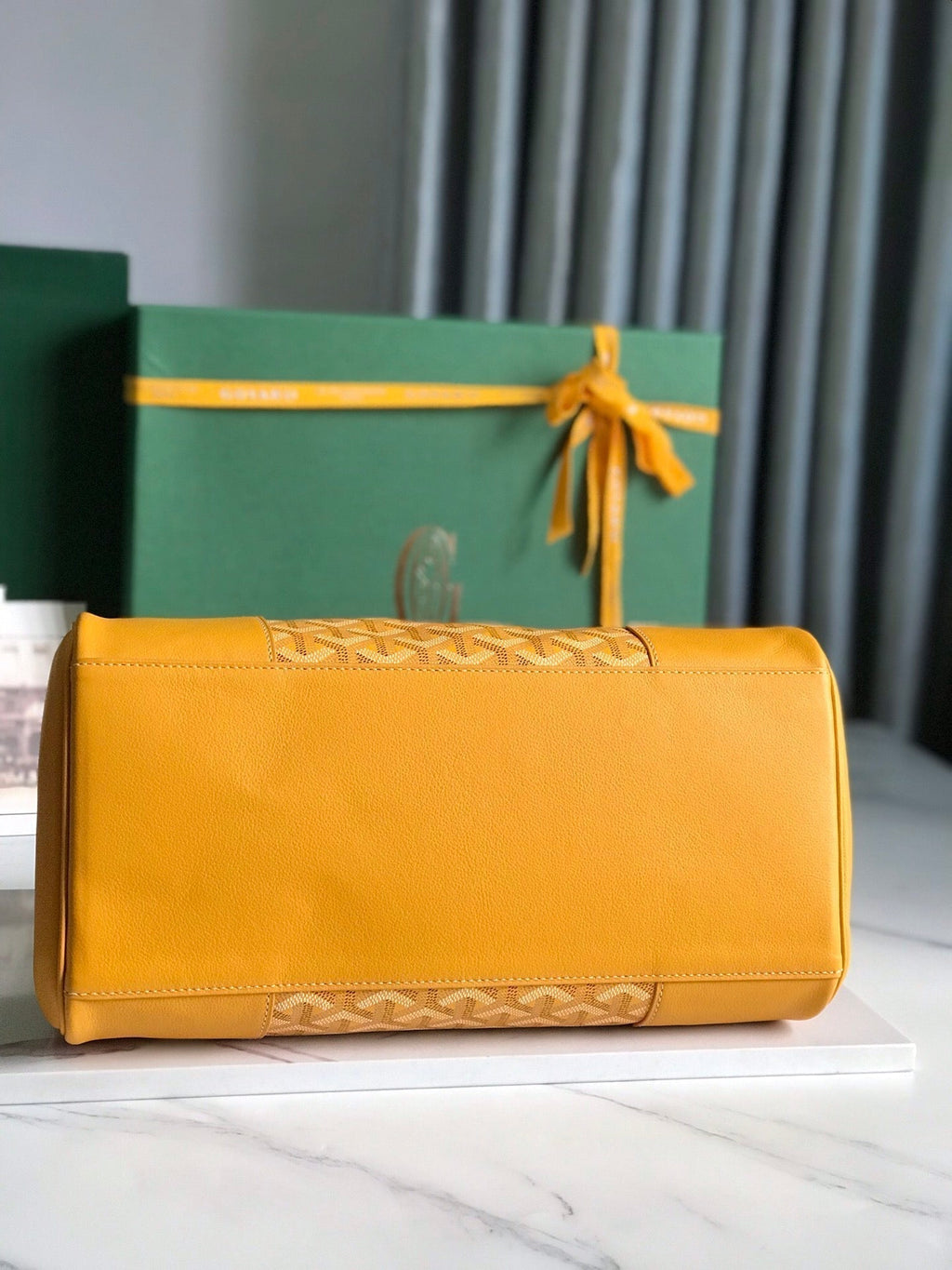 SAIGON SOUPLE BAG 34 IN YELLOW GOYARDINE CANVAS AND CALFSKIN