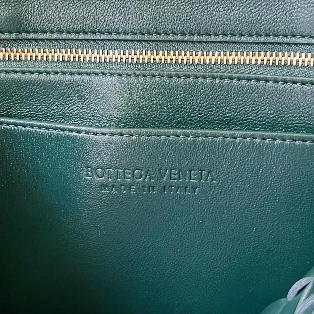 SMALL ANDIAMO 29 IN EMERALD GREEN LAMBSKIN
