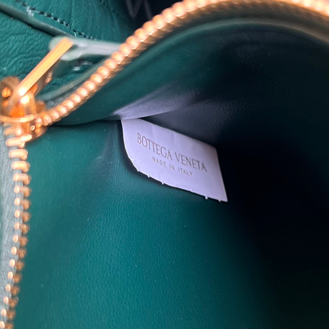 SMALL ANDIAMO 29 IN EMERALD GREEN LAMBSKIN