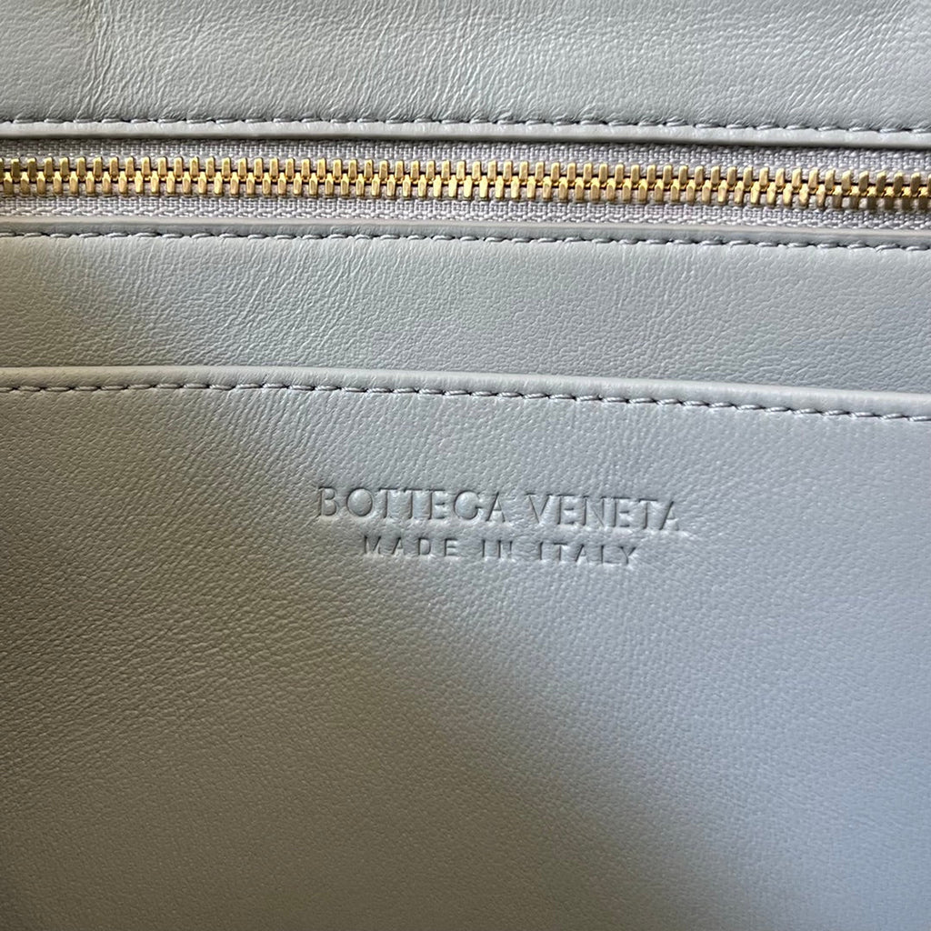 SMALL ANDIAMO 29 IN GREY LAMBSKIN