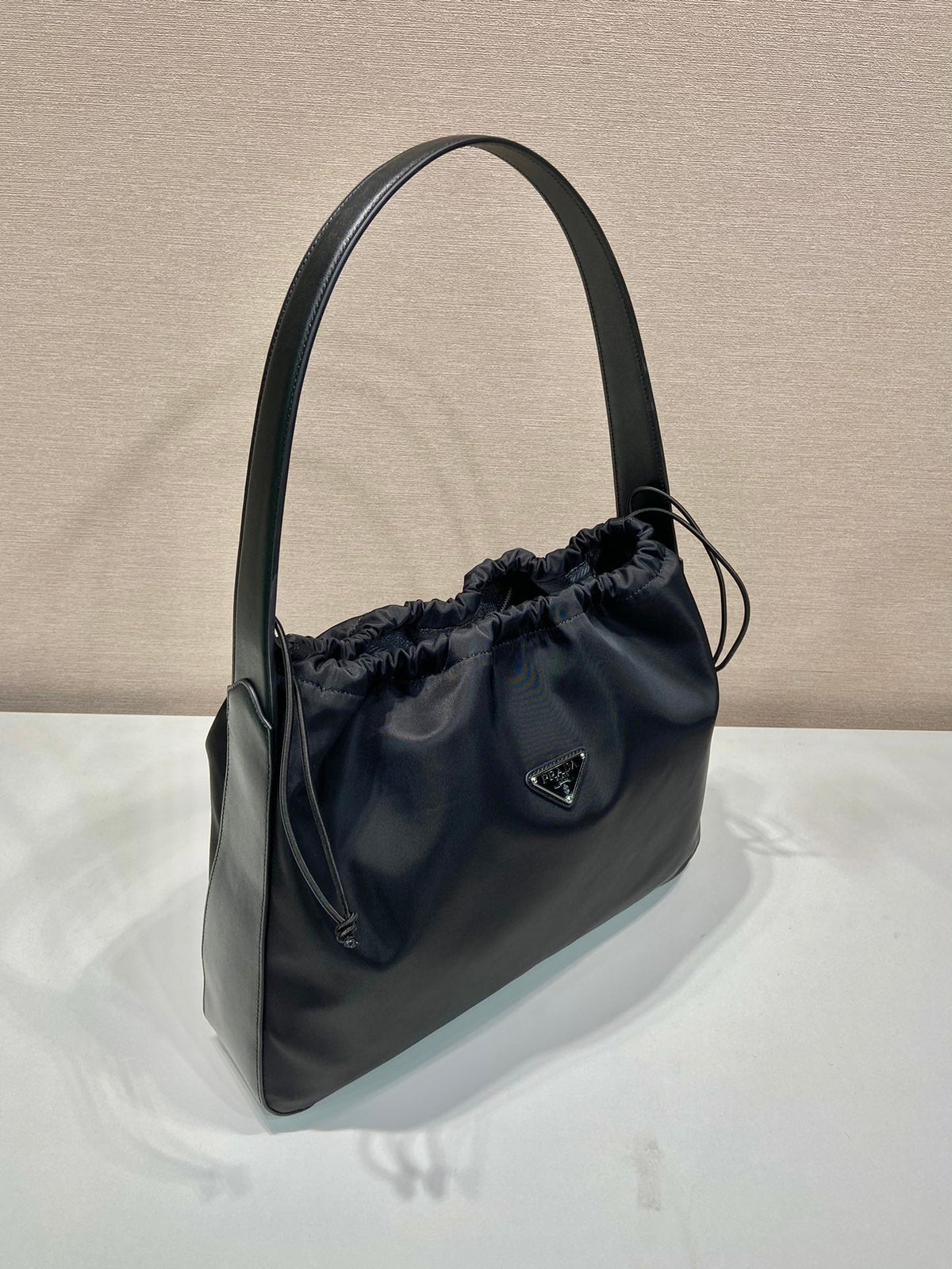 LARGE DRAWSTRING BAG 37 IN BLACK RE-NYLON