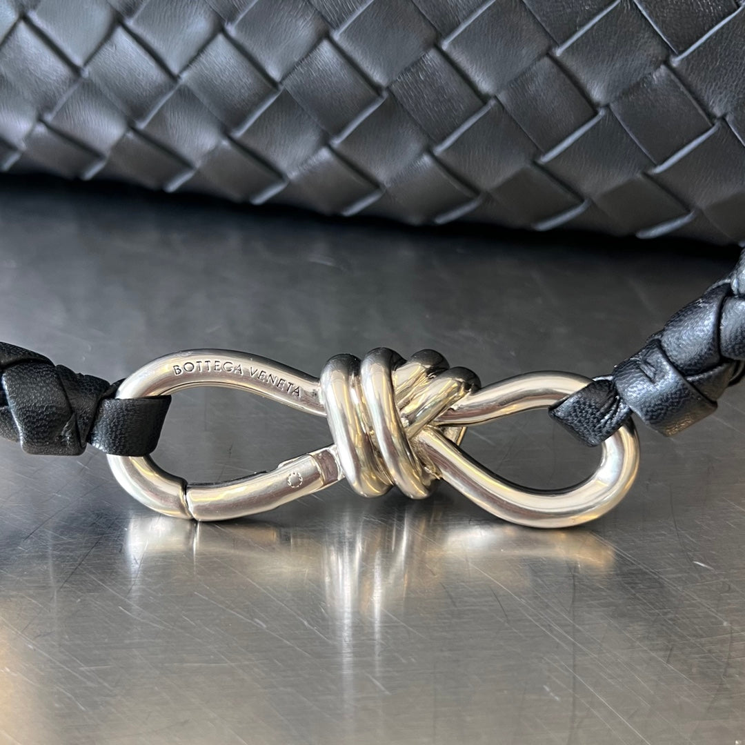 BV MEDIUM ANDIAMO 32CM BLACK LAMBSKIN