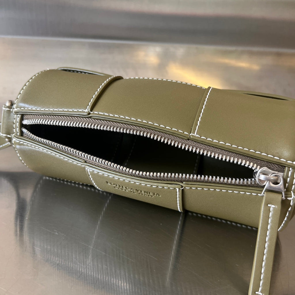 SMALL CYLINDER CASSETTE 21 IN TOBACCO BROWN CALFSKIN