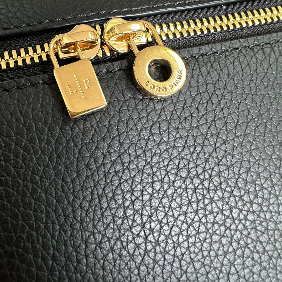 EXTRA POCKET L19 IN BLACK CALFSKIN WITH GOLD HARDWARE