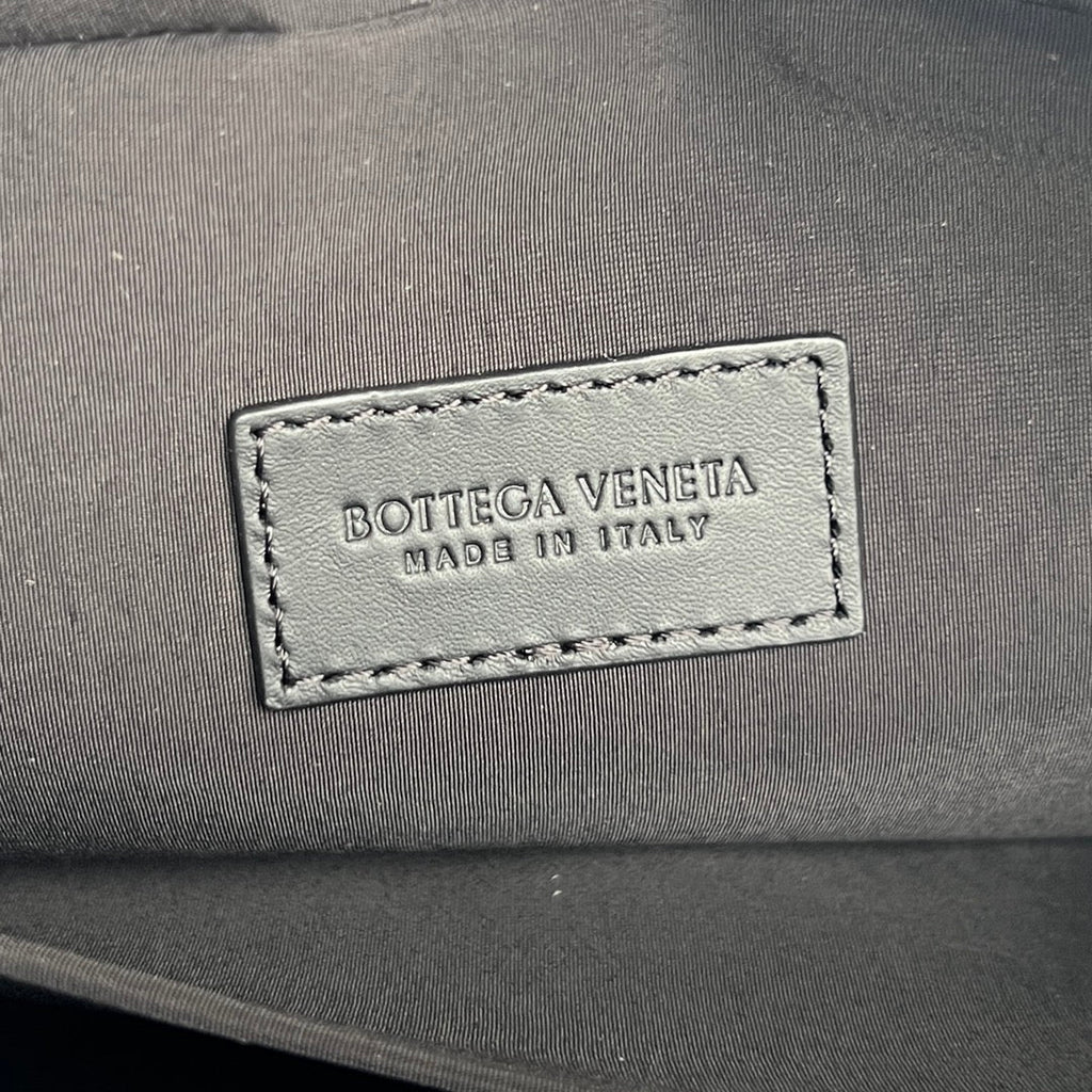 INTRECCIATO CLUTCH 26 IN BLACK CALFSKIN
