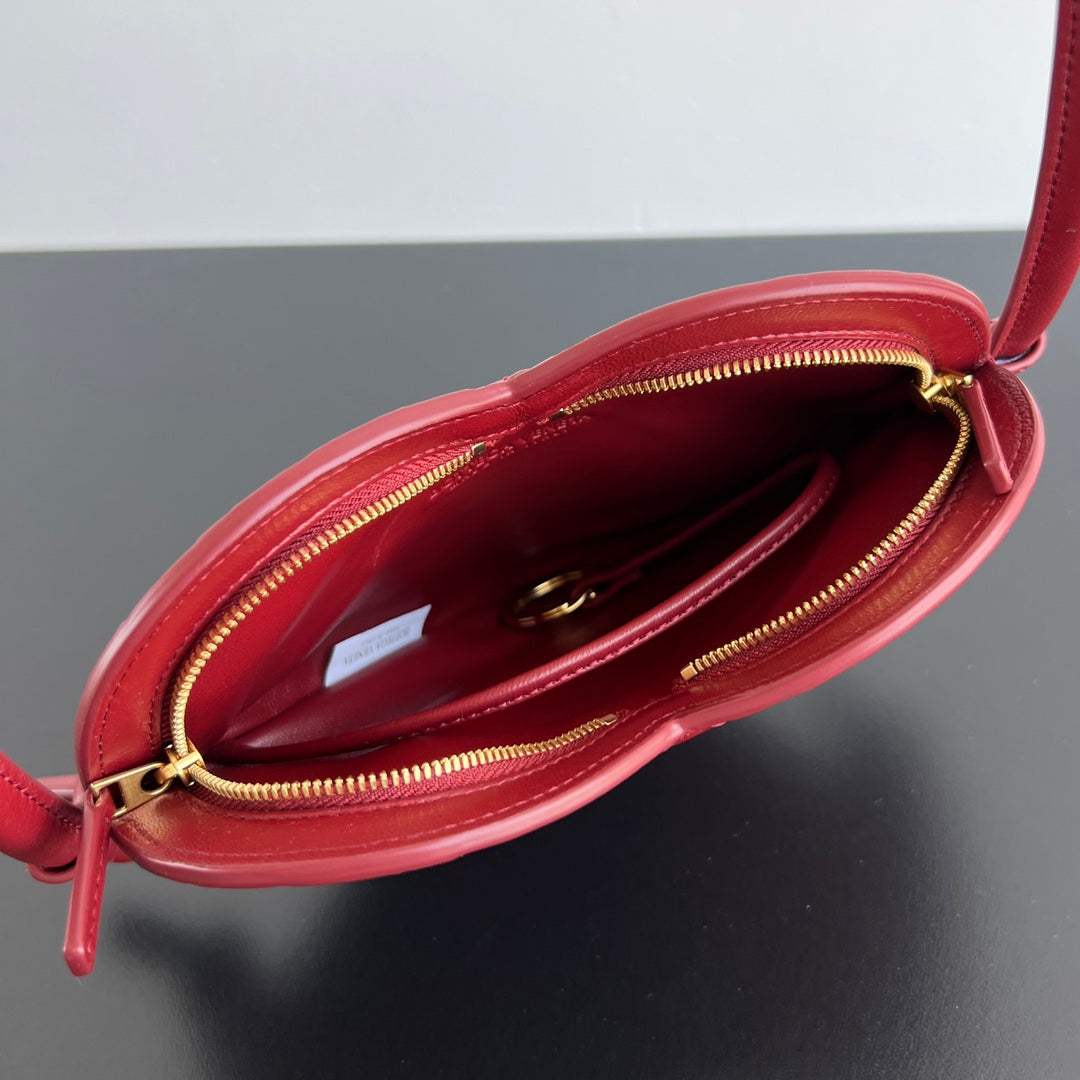 SOLSTICE HEART SHAPE 22 IN LIPSTICK RED LAMBSKIN