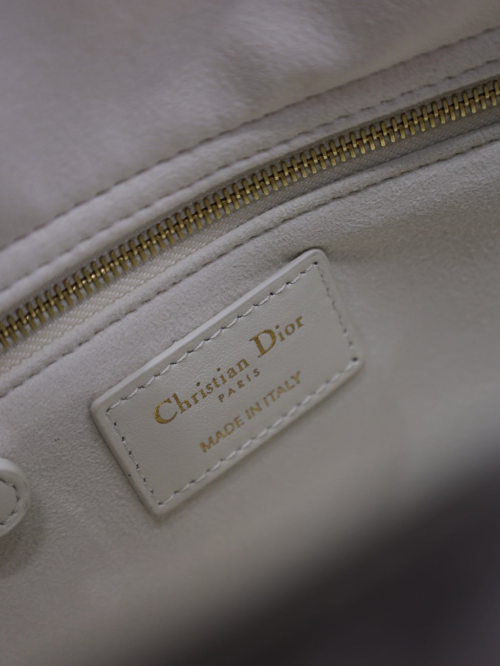 MEDIUM LADY BAG 24 IN WHITE QUILTED MACROCANNAGE CALFSKIN BLACK STRAP