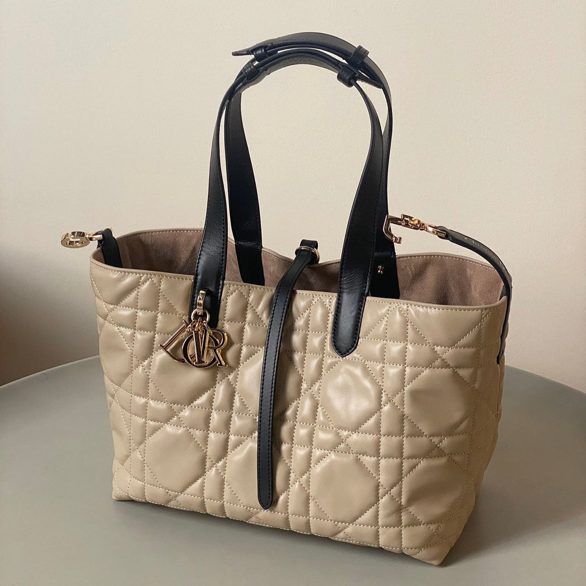 MEDIUM TOUJOURS BAG 28 IN BEIGE CANNAGE CALFSKIN BLACK STRAP