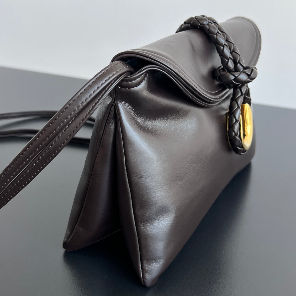 SMALL LIBERTA 27 IN CHOCOLATE SMOOTH CALFSKIN GOLD HARDWARE