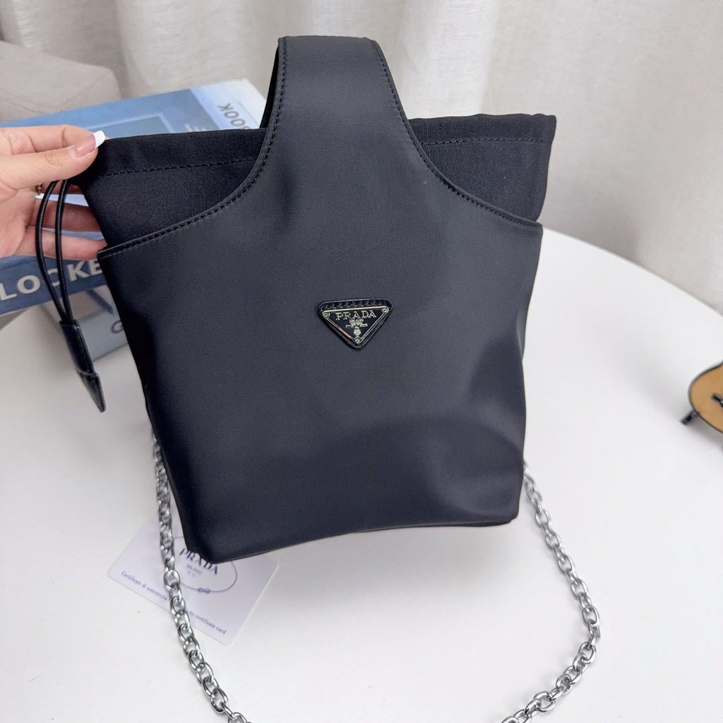 DRAWSTRING BUCKET BAG 20 IN BLACK RE-NYLON SILVER CHAIN