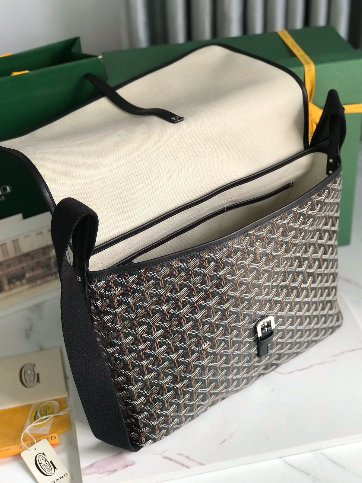 GOY Messenger Bag 35x26x7.5cm