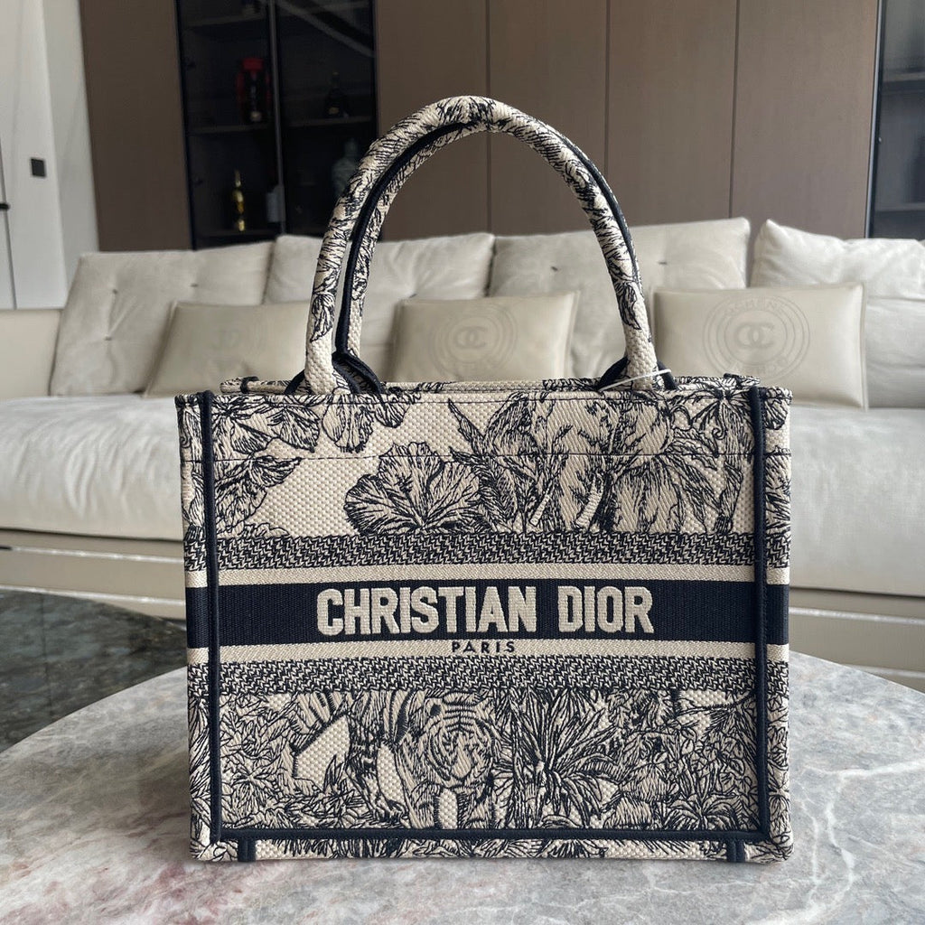DIO Book Tote