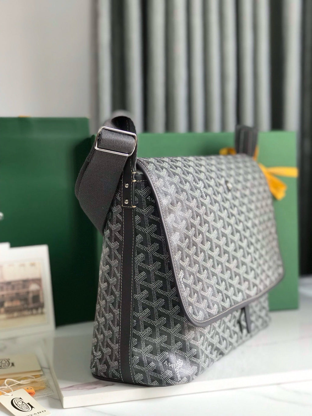 GOY Messenger Bag 35x26x7.5cm