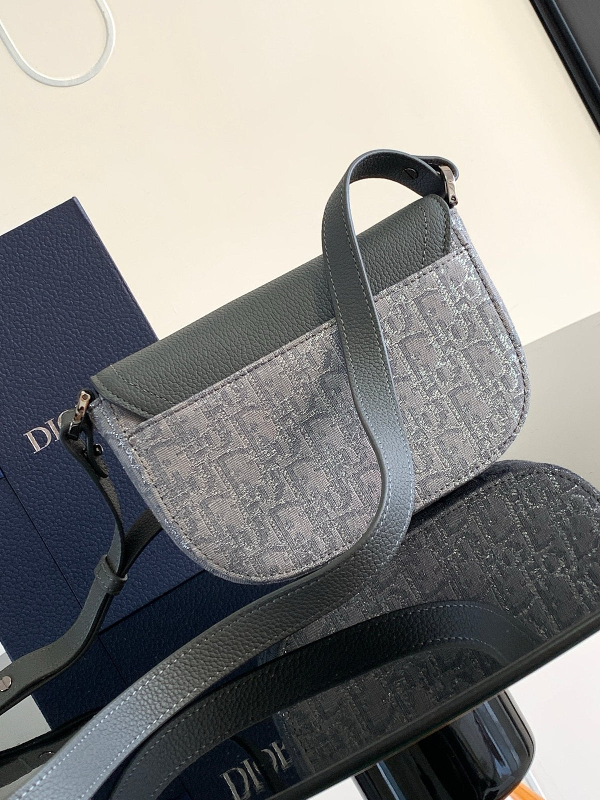 DIO Oblique Messenger Bag