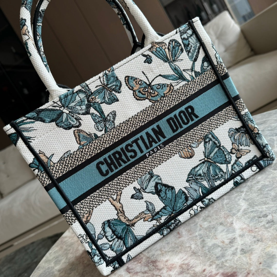 DIO Book Tote