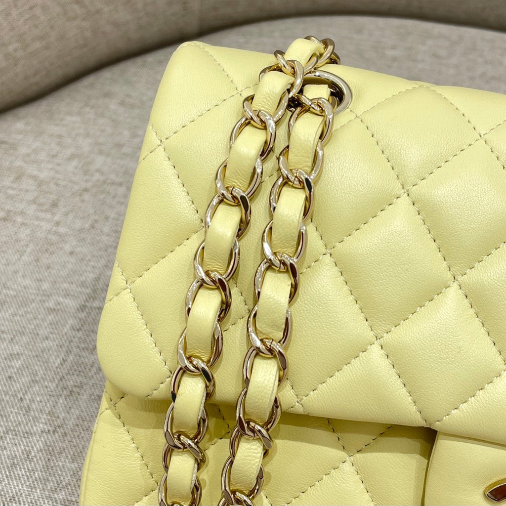 FLAP BAG 23CM PASTEL YELLOW LAMBSKIN GOLD HARDWARE