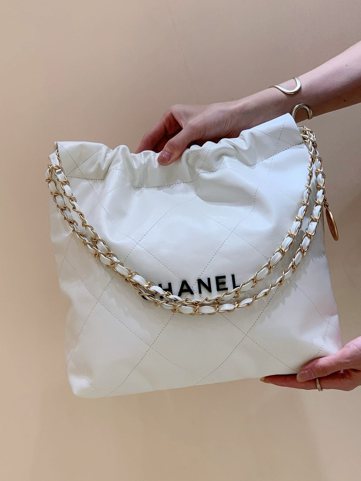 CC HOBO BAG 37 WHITE CC BLACK LAMBSKIN GOLD HARDWARE