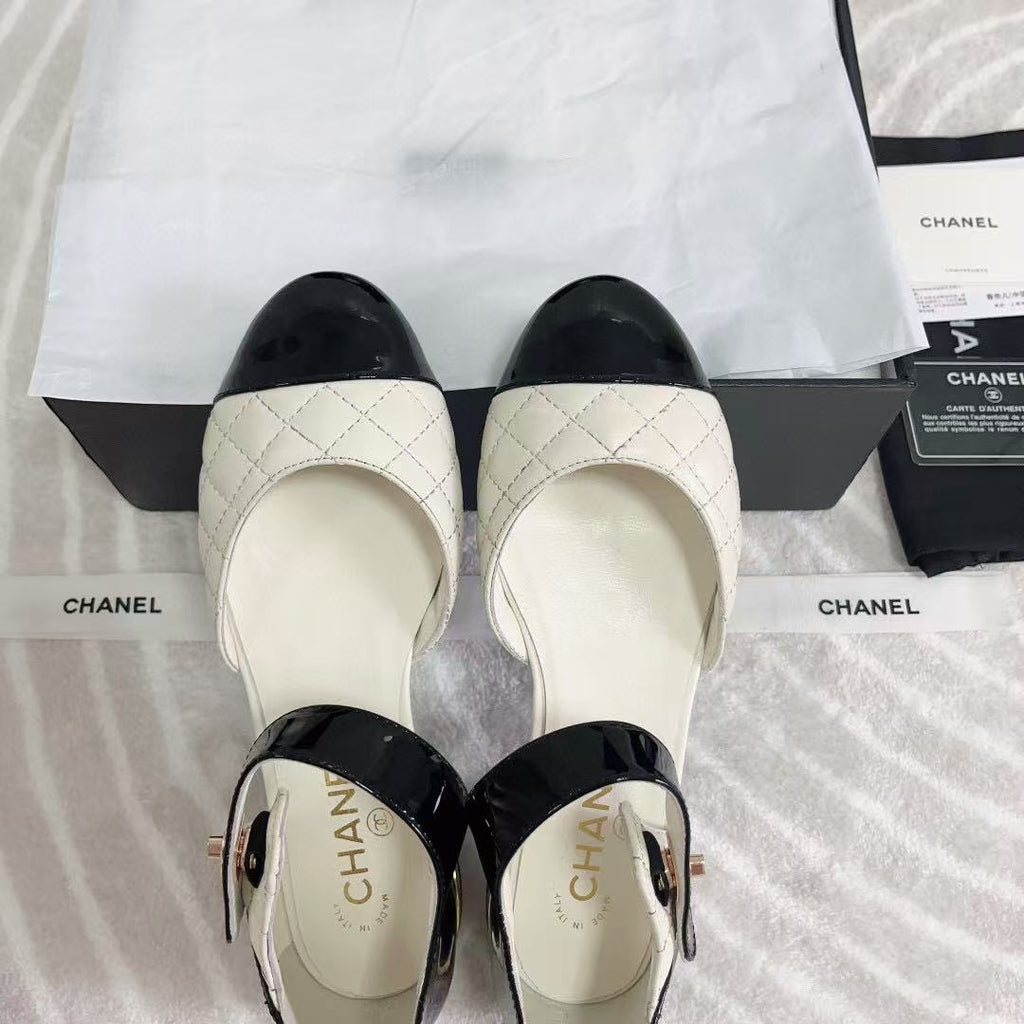 CC FLAT SANDAL IN WHITE MIX BLACK CALFSKIN