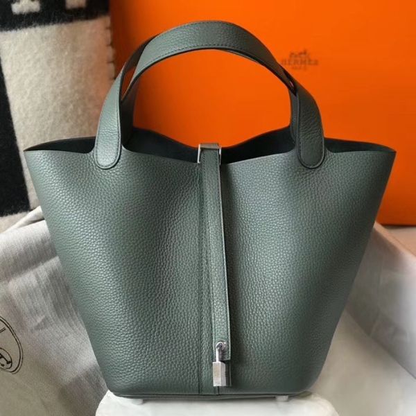 HERM Picotin Lock 22 Bag In Vert Amande Clemence Leather