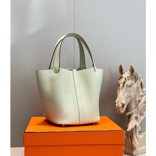 HERM Picotin Lock 22 Bag In Vert Fizz Clemence Leather
