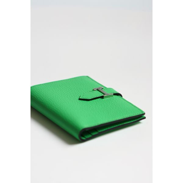HERM Bearn Compact Handmade Wallet in Vert Comics Chevre Mysore Goatskin