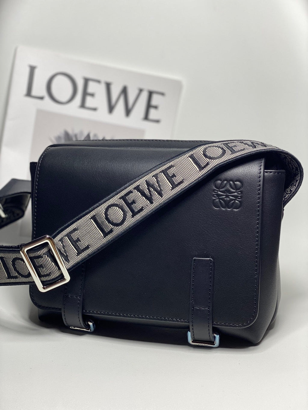 LO Messenger Bag
