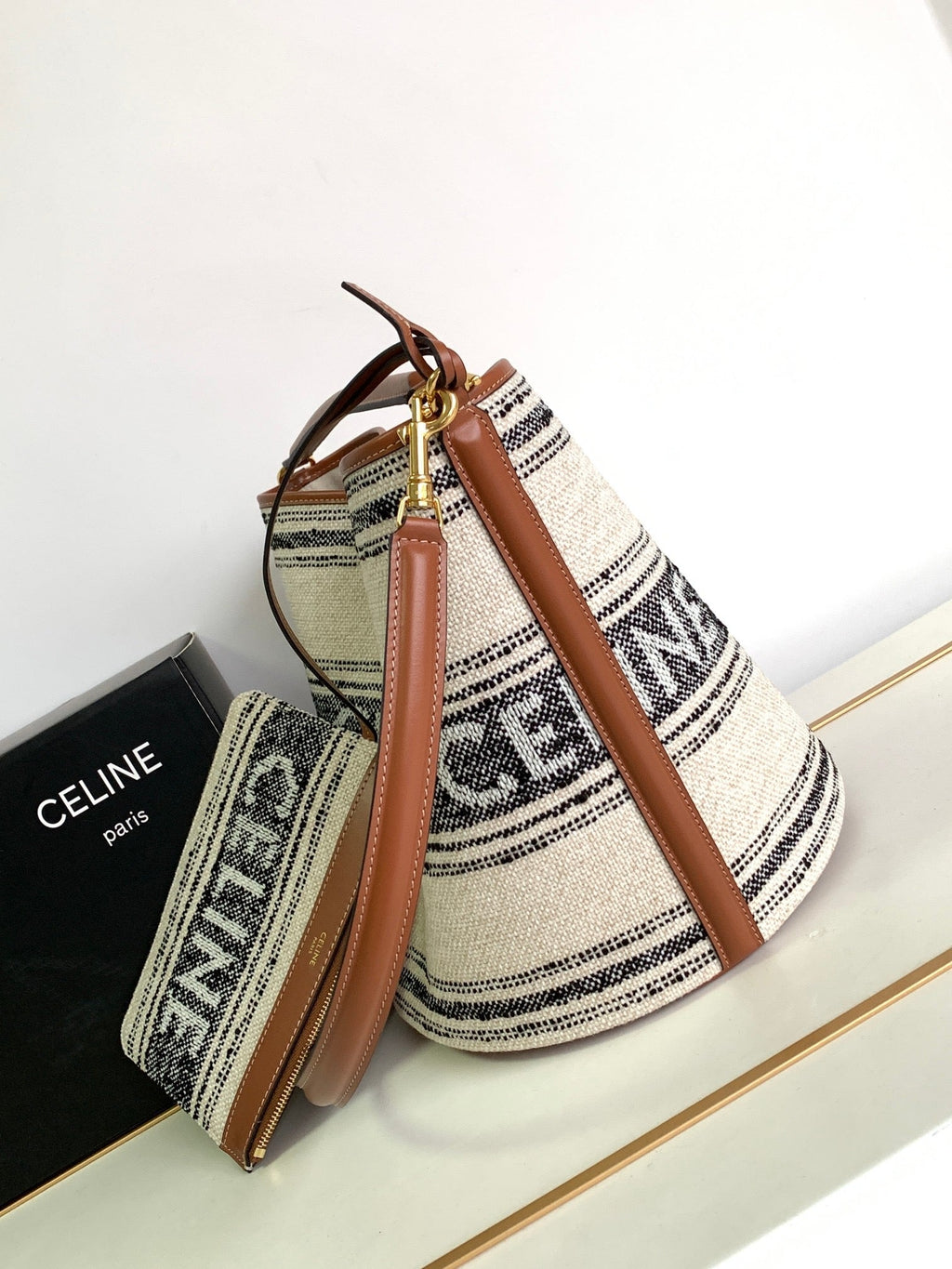CEL 16 Bucket