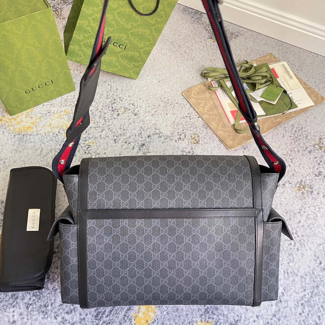 GUC Messenger Bag